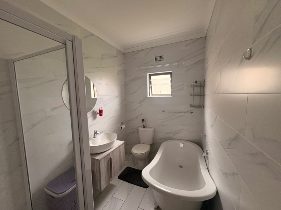 3 Bedroom Property for Sale in Cove Rock Eastern Cape